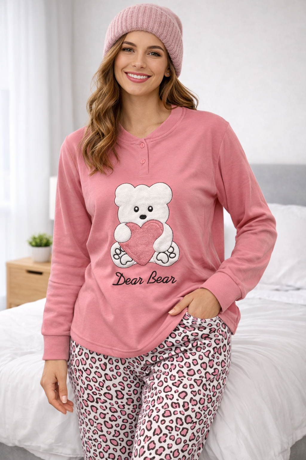 Pijama Mujer Invierno “Dear Bear” Rosa – Conjunto Suave y Cómodo con Pantalón Estampado