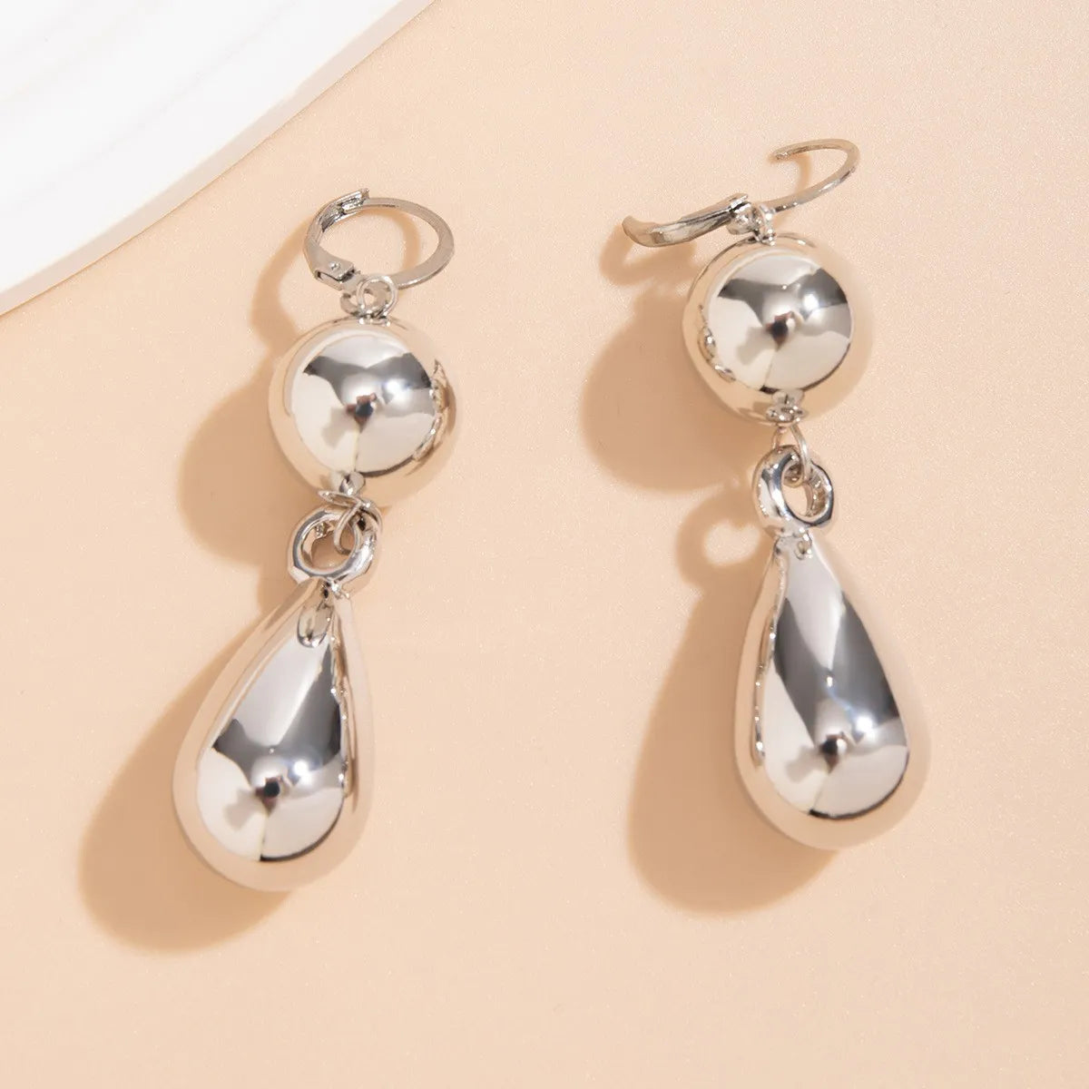 Set de Aretes Removibles con Cuentas en Forma de Gota de Agua