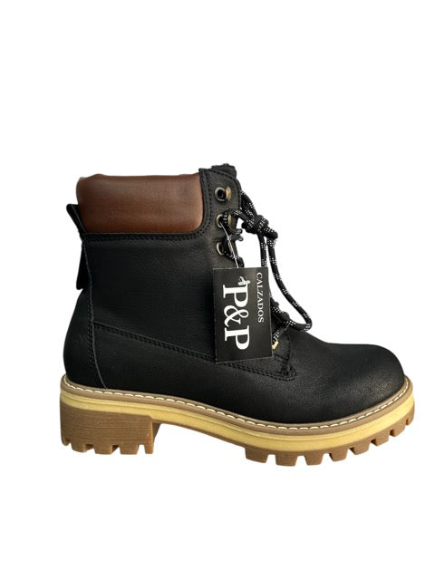 Botines Negros con Cordones y Suela Track – Estilo Urbano y Elegante 7024
