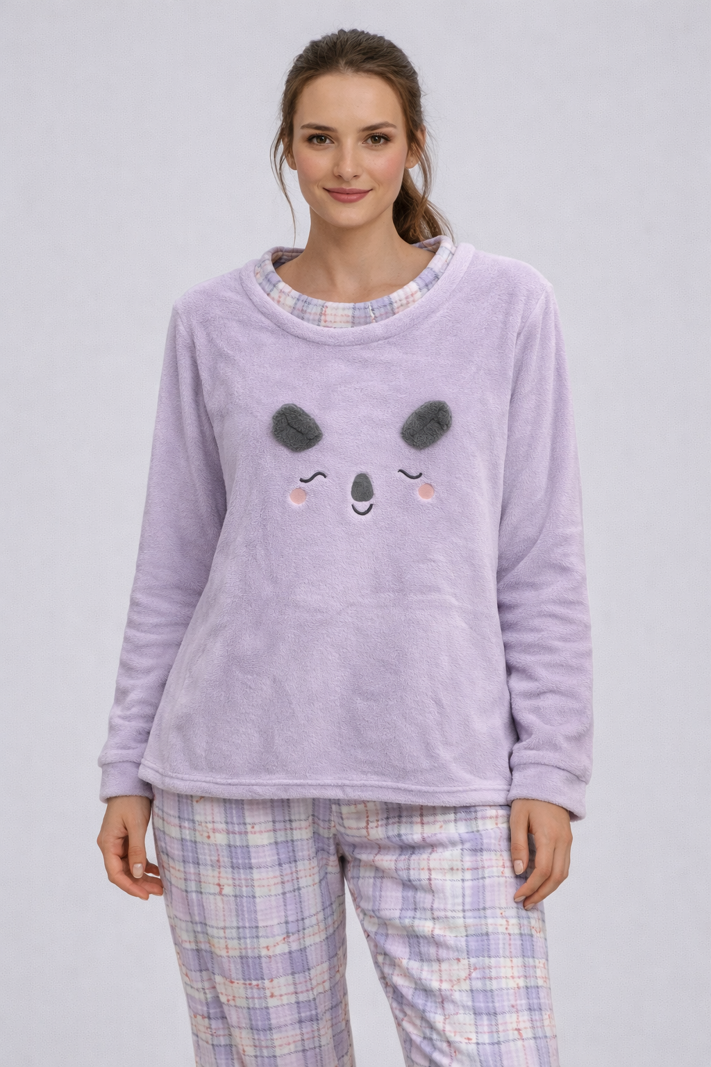 Pijama de Mujer Polar Lila con Diseño de Koala – Conjunto de Invierno Suave y Cómodo IP7513L