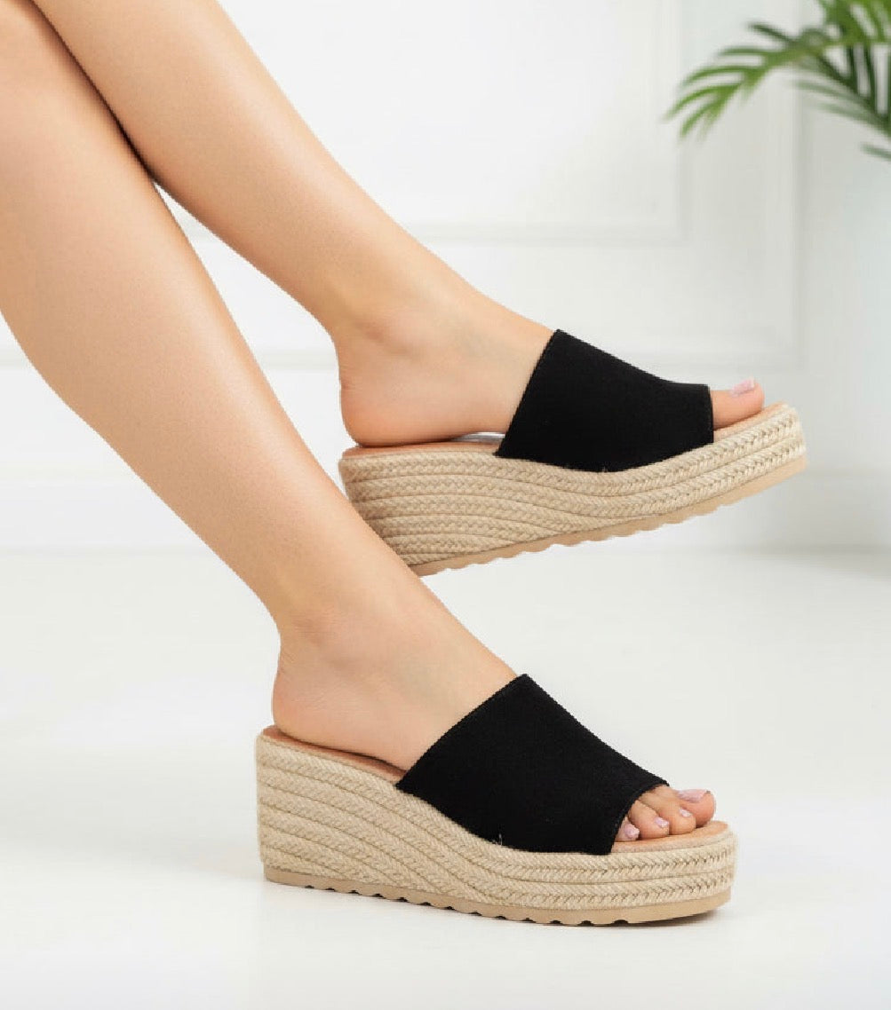 Sandalia de Cuña Negra con Plataforma de Esparto – Cómoda y Elegante HT319