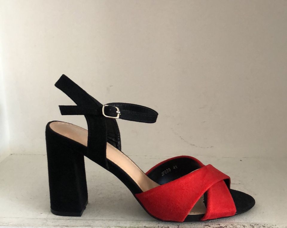 SANDALIA CON TACON JF619