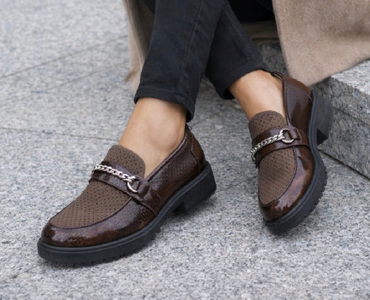 🥿  15€!!! Mocasín Marrón Combinado con Cadena – Elegancia y Confort Diario XA857-1