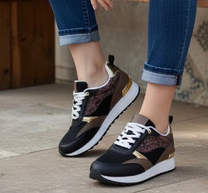 Deportiva Mujer Animal Print con Detalles Dorados B-670