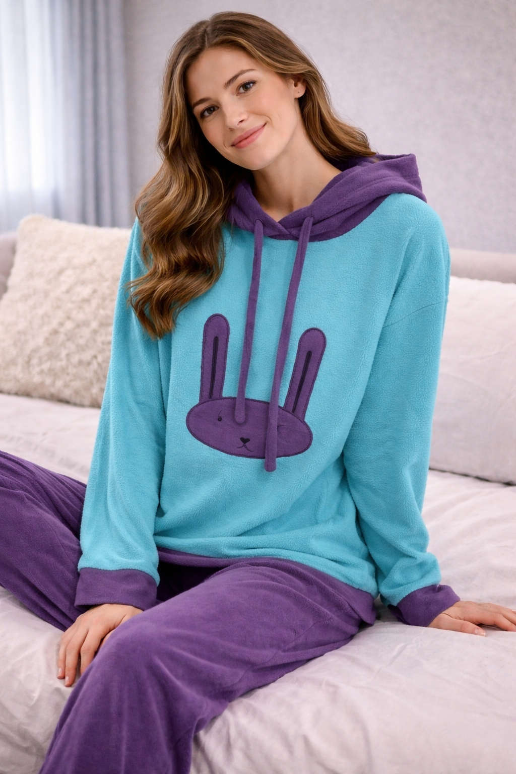 Pijama Polar Mujer con Capucha y Conejito – Súper Suave y Calentito