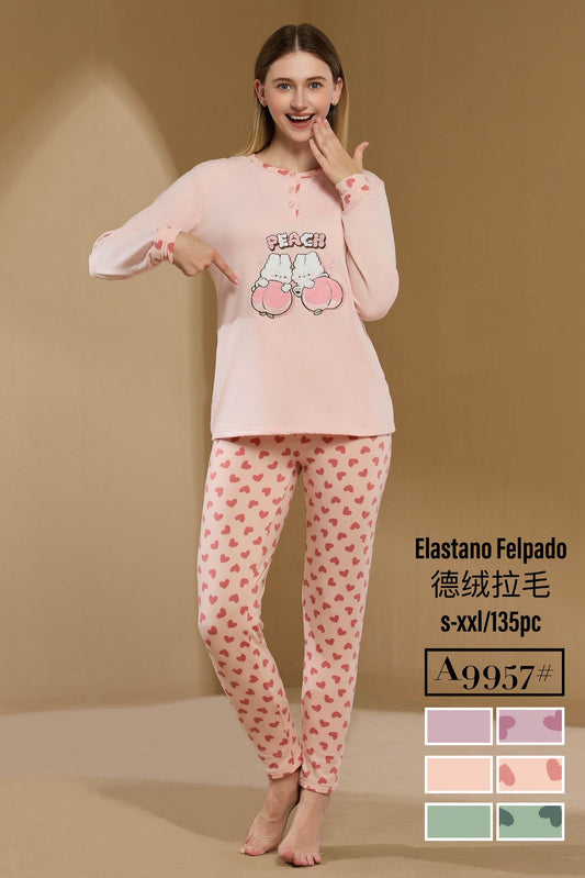 Pijama de Mujer “Peach Love” – Suave, Cálido y con Estampado de Corazones 💕
 A9957