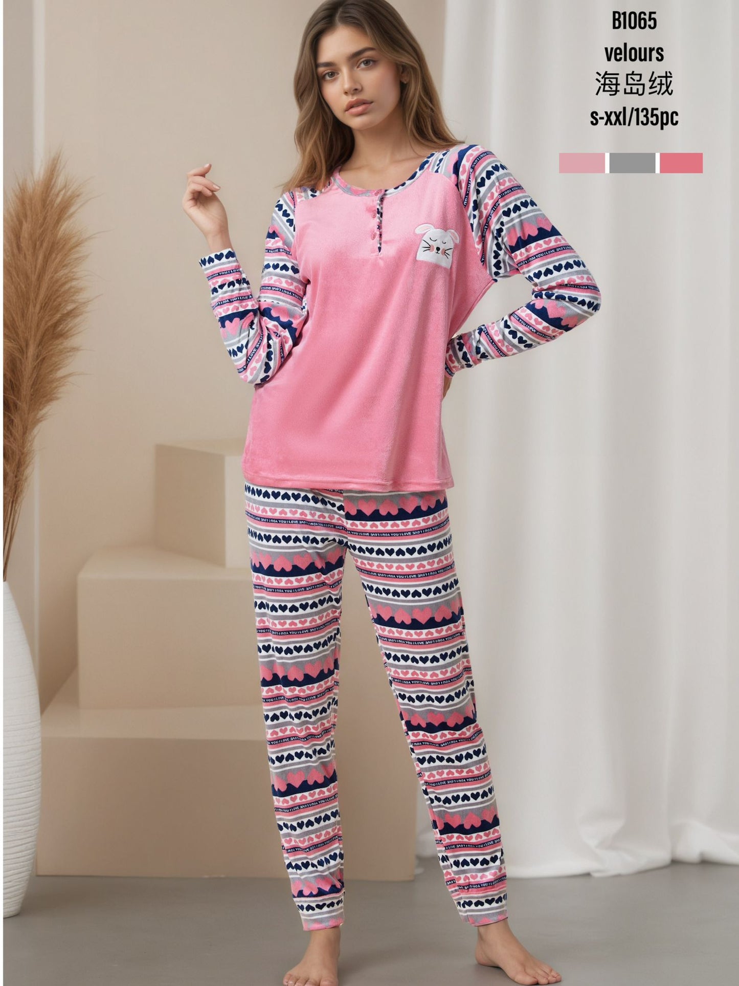 Pijama de Mujer Suave de Invierno “Cute Bunny” – Tejido Aterciopelado y Estampado de Corazones 💖 B1065