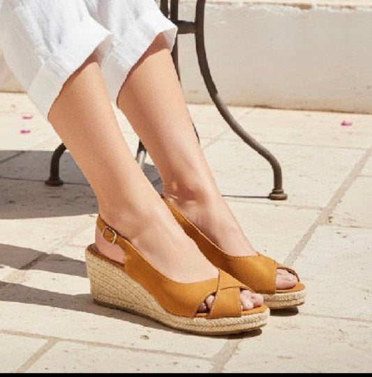 Alpargatas Cuña Camel con Esparto – Elegantes y Cómodas para Mujer 9292