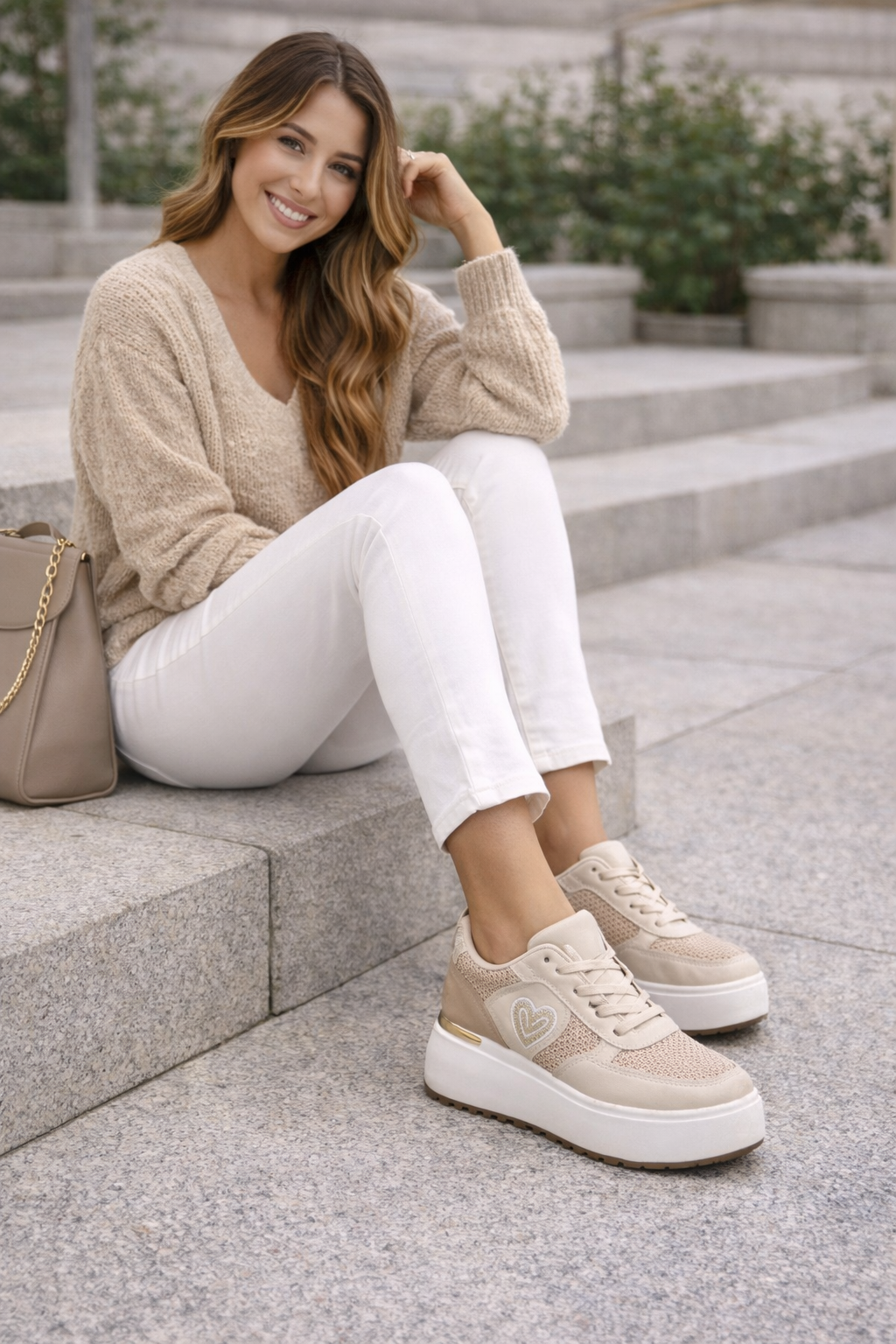 Zapatilla Beige con plataforma  y Corazón Glitter – Deportiva Mujer Casual Chic G1026-2