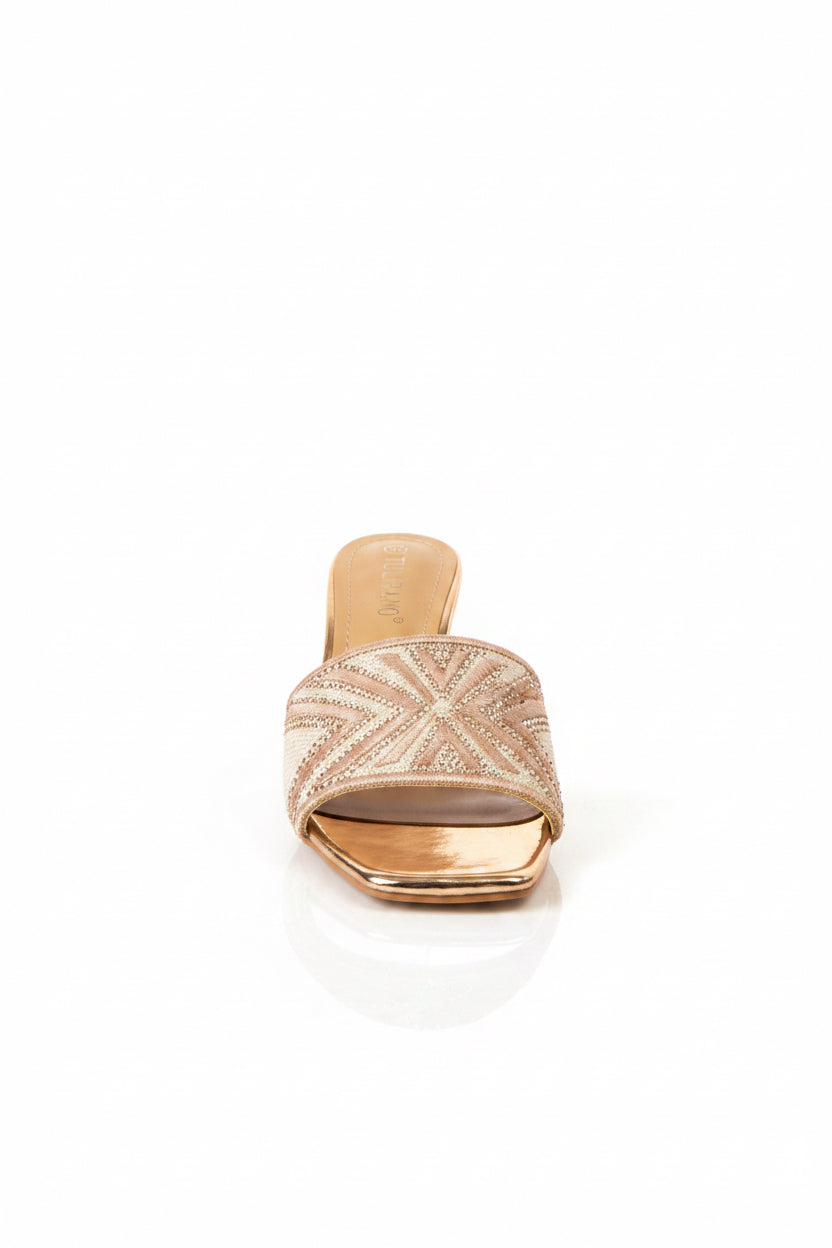 Sandalia de Tacón Rosa Champagne con Detalle Geométrico | Elegancia y Confort 1980-05
