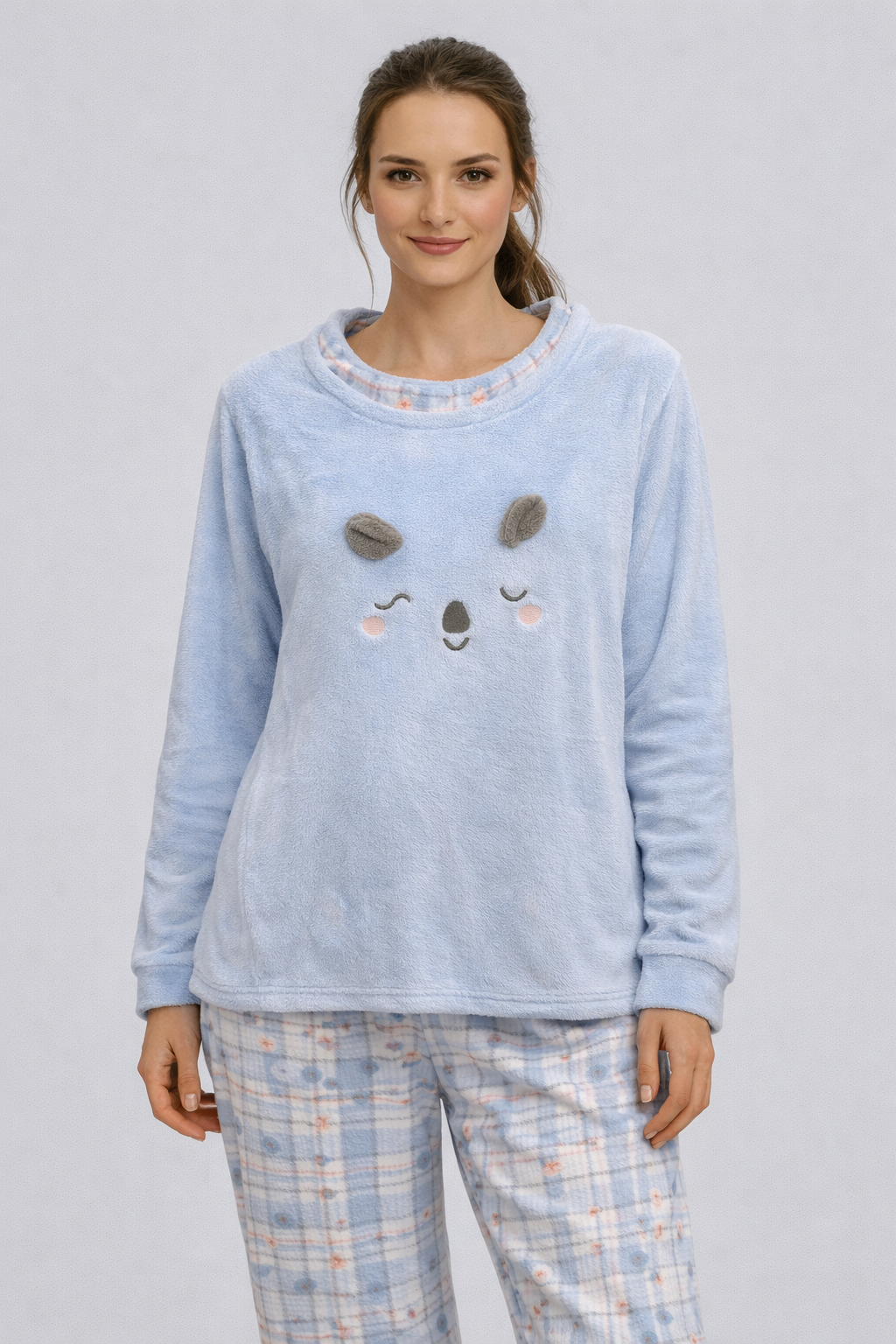 Pijama de Mujer Polar Lila con Diseño de Koala – Conjunto de Invierno Suave y Cómodo IP7513L