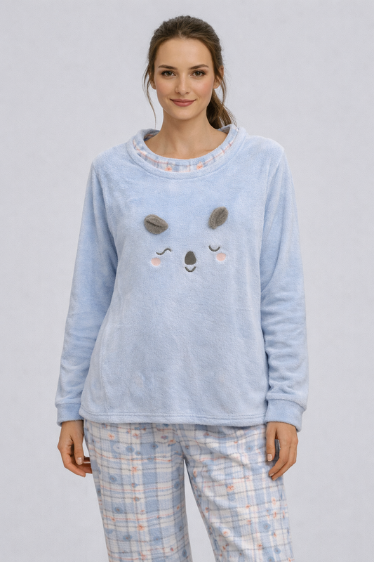 Pijama de Mujer Polar Lila con Diseño de Koala – Conjunto de Invierno Suave y Cómodo IP7513L