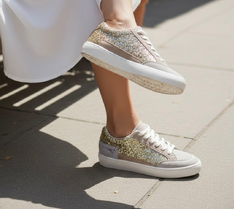 Deportiva Mujer Glitter Dorado con Detalles Beige 9558