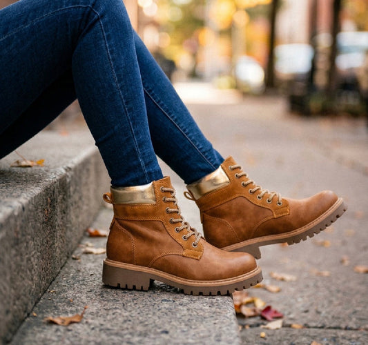 Botines Camel Estilo Militar con Detalle Dorado – Cómodos y Elegantes 1212