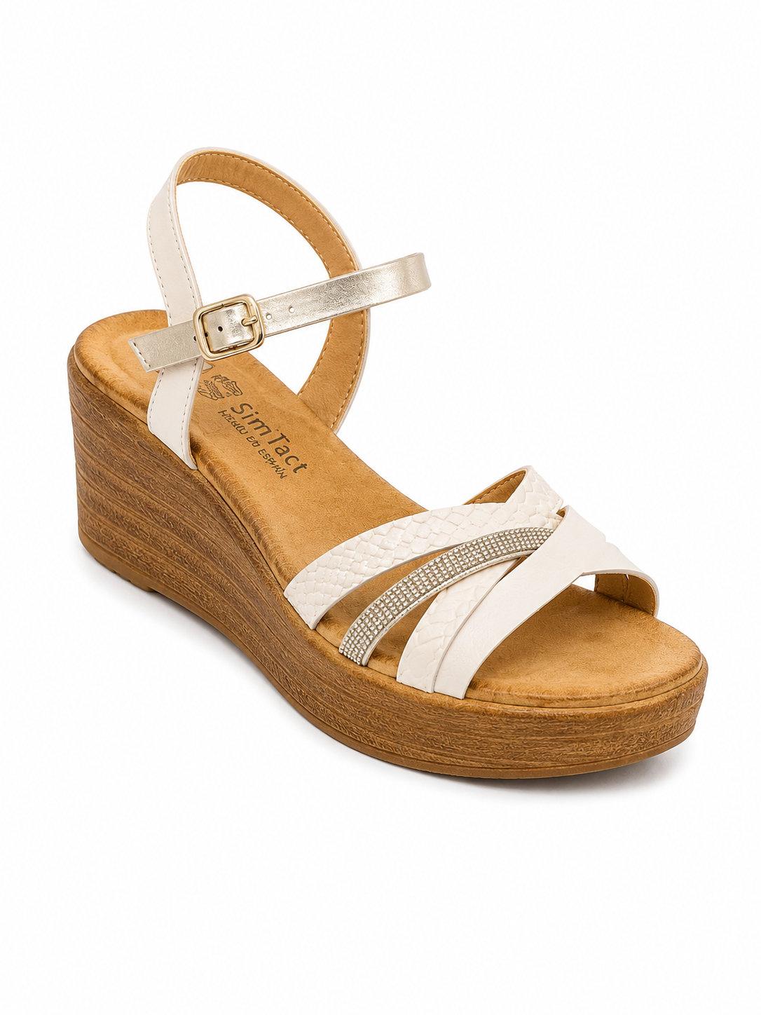 Sandalia de cuña beige con tiras cruzadas y detalle metalizado