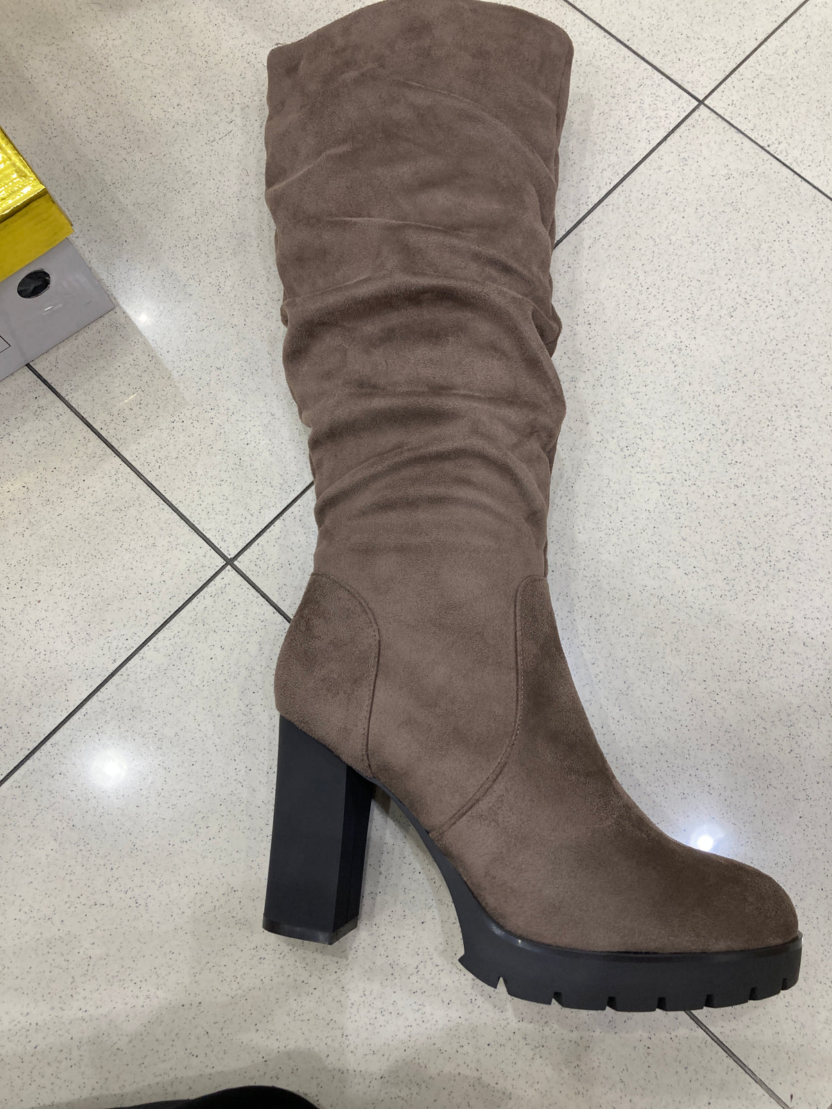 Y255 bota 40-41-37