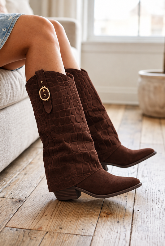 Bota Cowboy de Mujer Dakota – Efecto Ante, Grabado Coco y Hebilla Dorada  YZ26-67