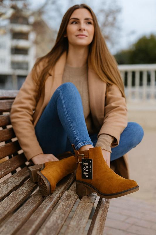 Botines Mujer con Hebilla Dorada – Elegancia y Confort
 H0221