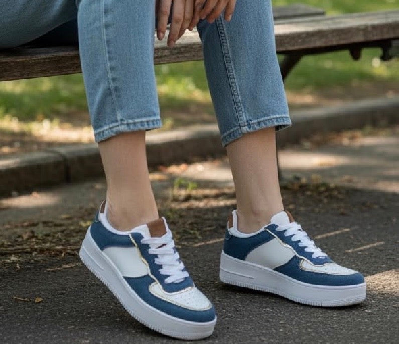 Deportiva Mujer Plataforma Azul con Detalles Dorados C8710