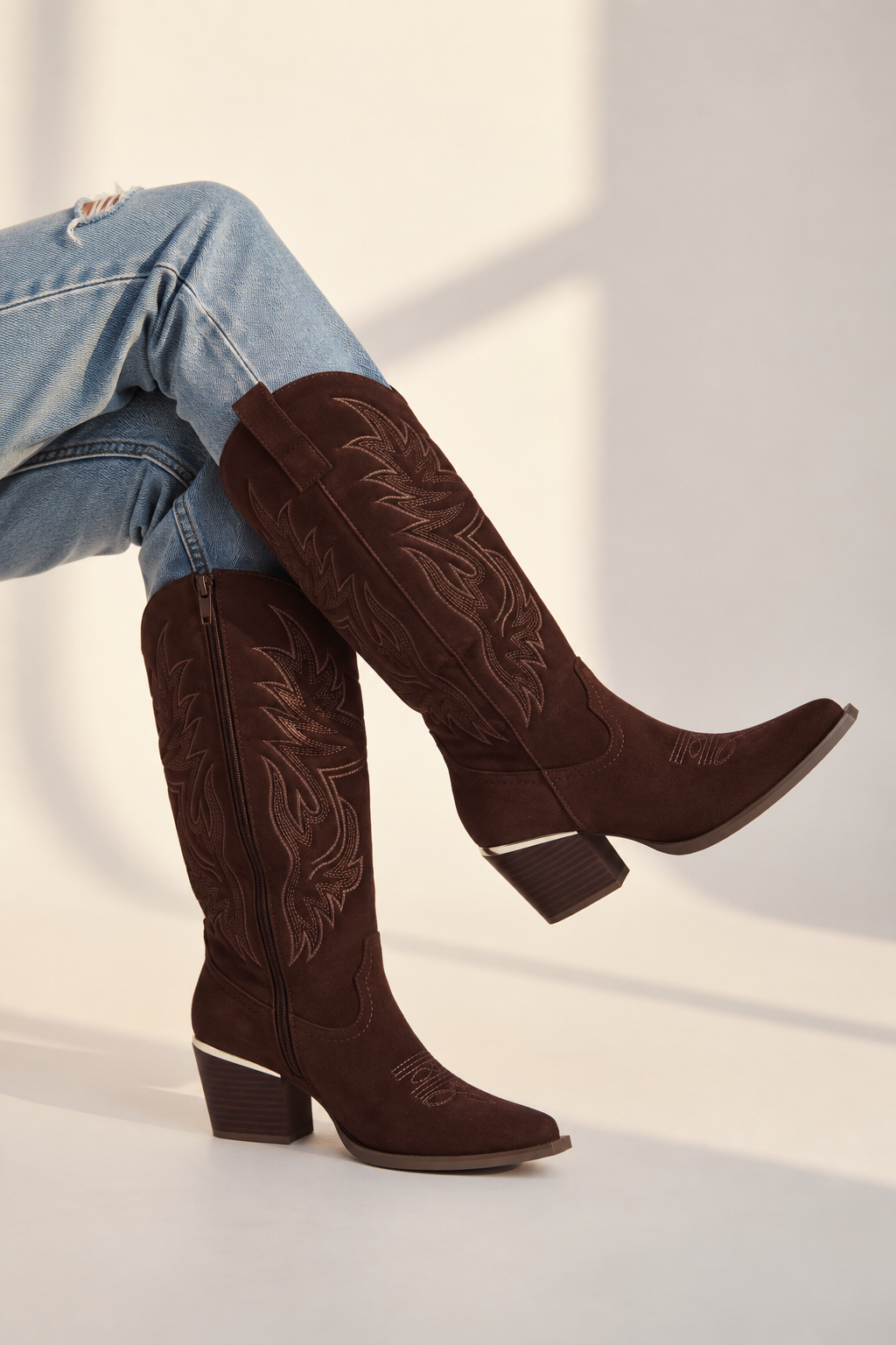 Bota Cowboy Alta de Mujer Bordada con Tacón – Estilo Western  VR6-3320