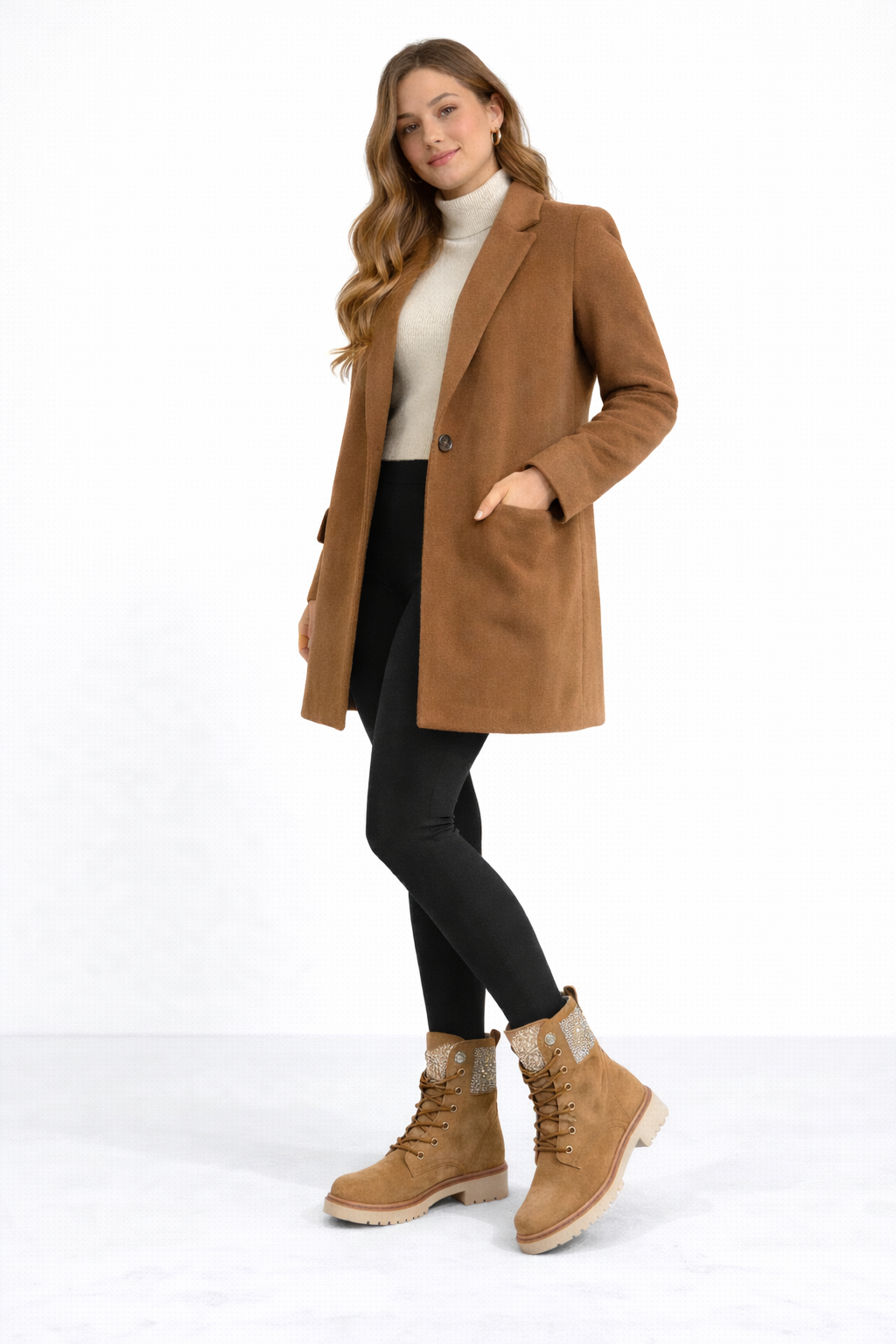 Botín Camel de Ante con Brillo en la Lengüeta y Suela Track H0202