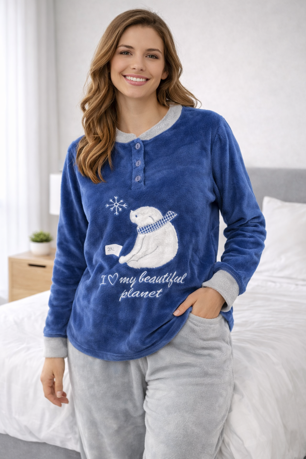Pijama de Mujer Invierno Polar – Conjunto Cómodo Gris y Rosa “My Beautiful Planet”D035