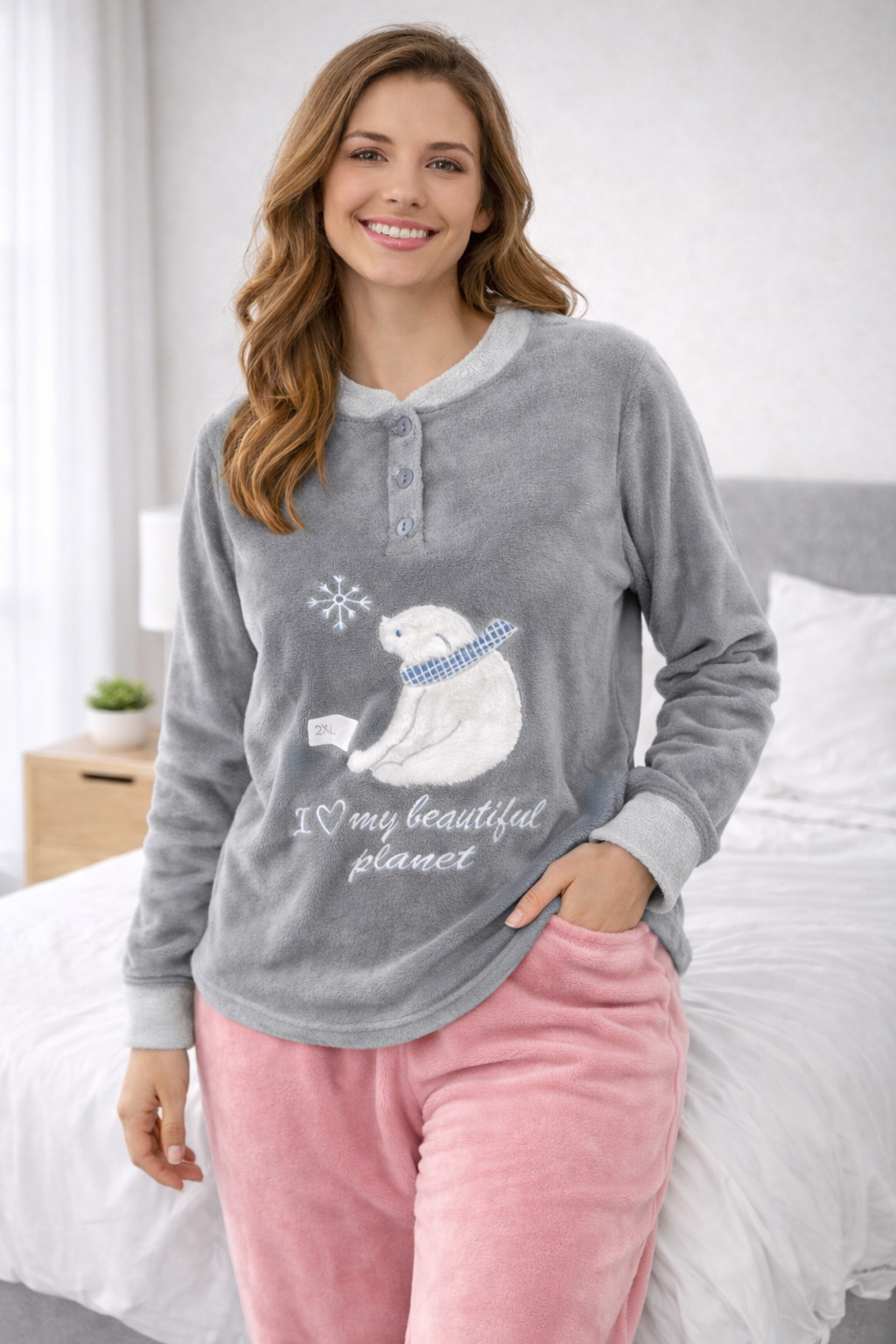 Pijama de Mujer Invierno Polar – Conjunto Cómodo Gris y Rosa “My Beautiful Planet”D035