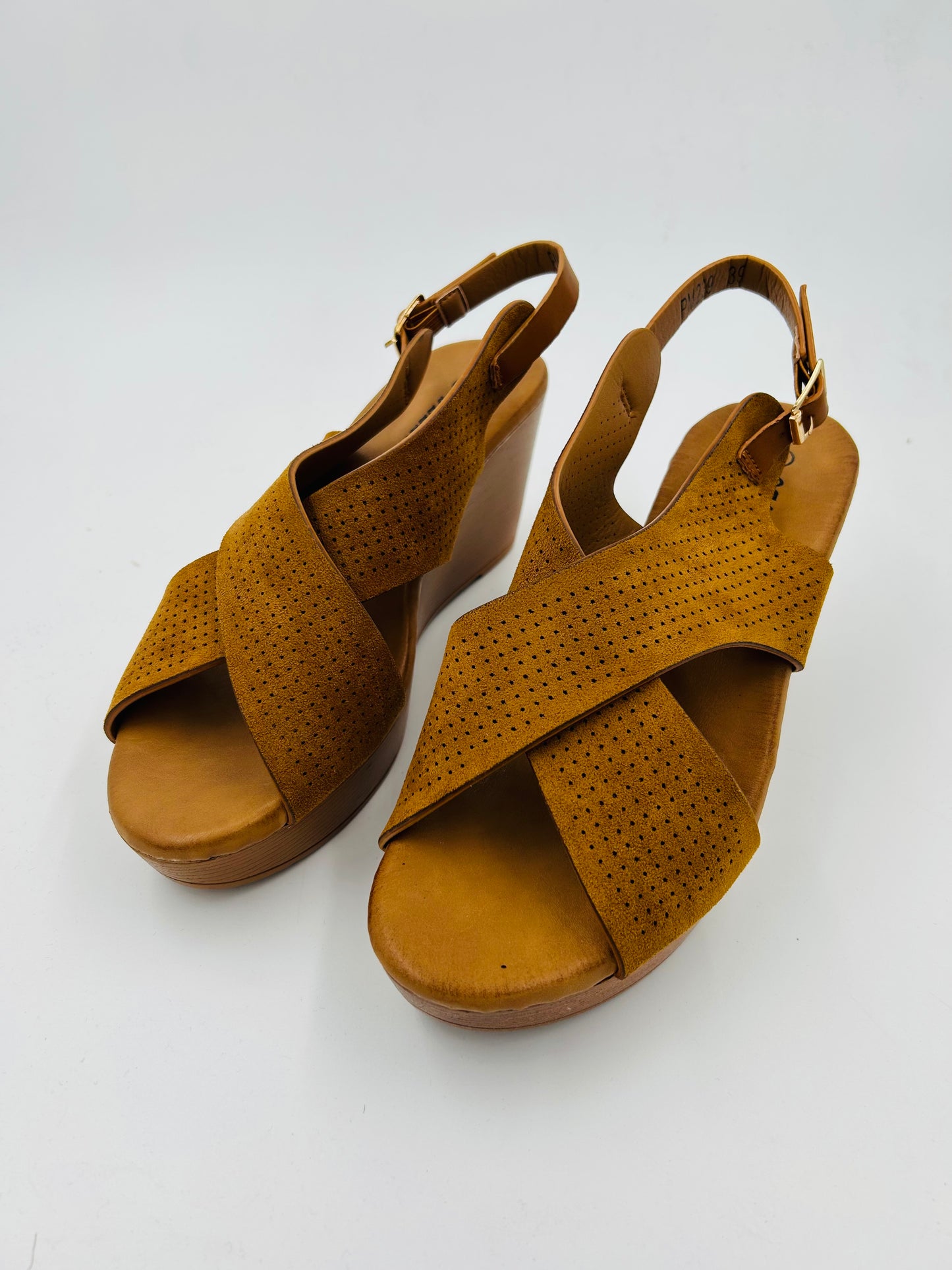 SANDALIA CON CRUCE PM239