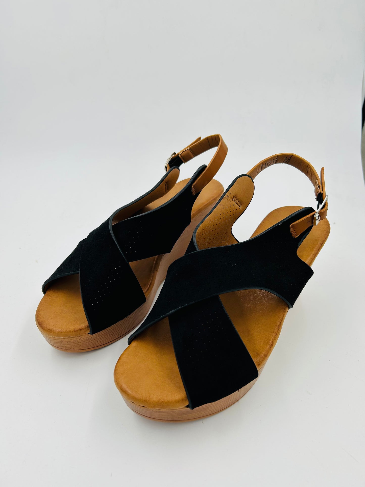 SANDALIA CON CRUCE PM239