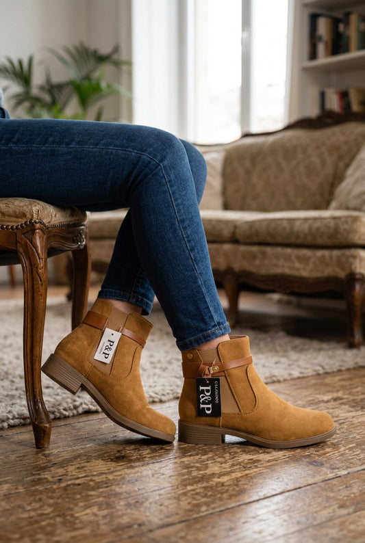 Botín Beige con Hebilla Decorativa – Tacón Bajo Cómodo y Elegante
 TH-F691