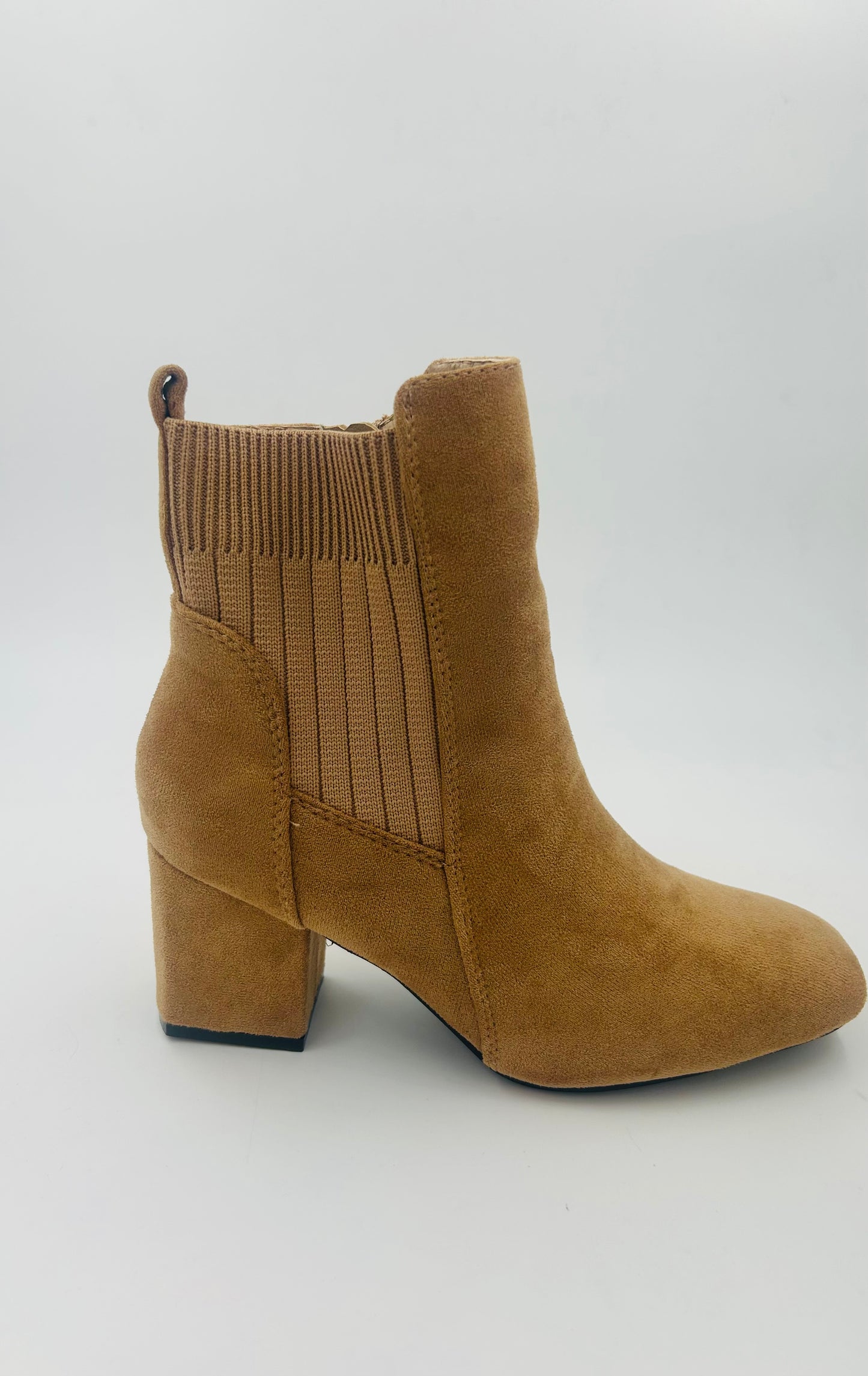 Botines Mujer con Tacón y Elástico Lateral | Suede Camel Elegante – Calzados P&P YZ22-10