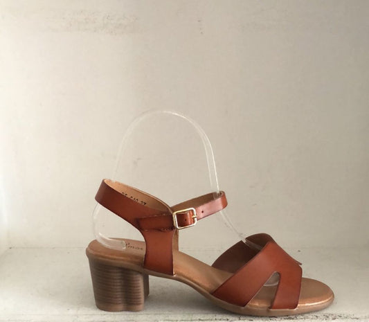 SANDALIA CON TACON DT619