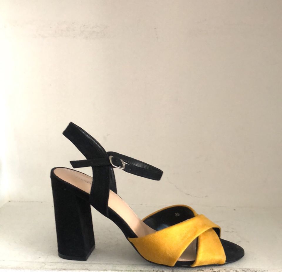 SANDALIA CON TACON JF619